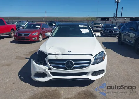 2016 Mercedes-Benz C 300 4Matic из США, поврежденный, VIN WDDWF4KB2GR136009